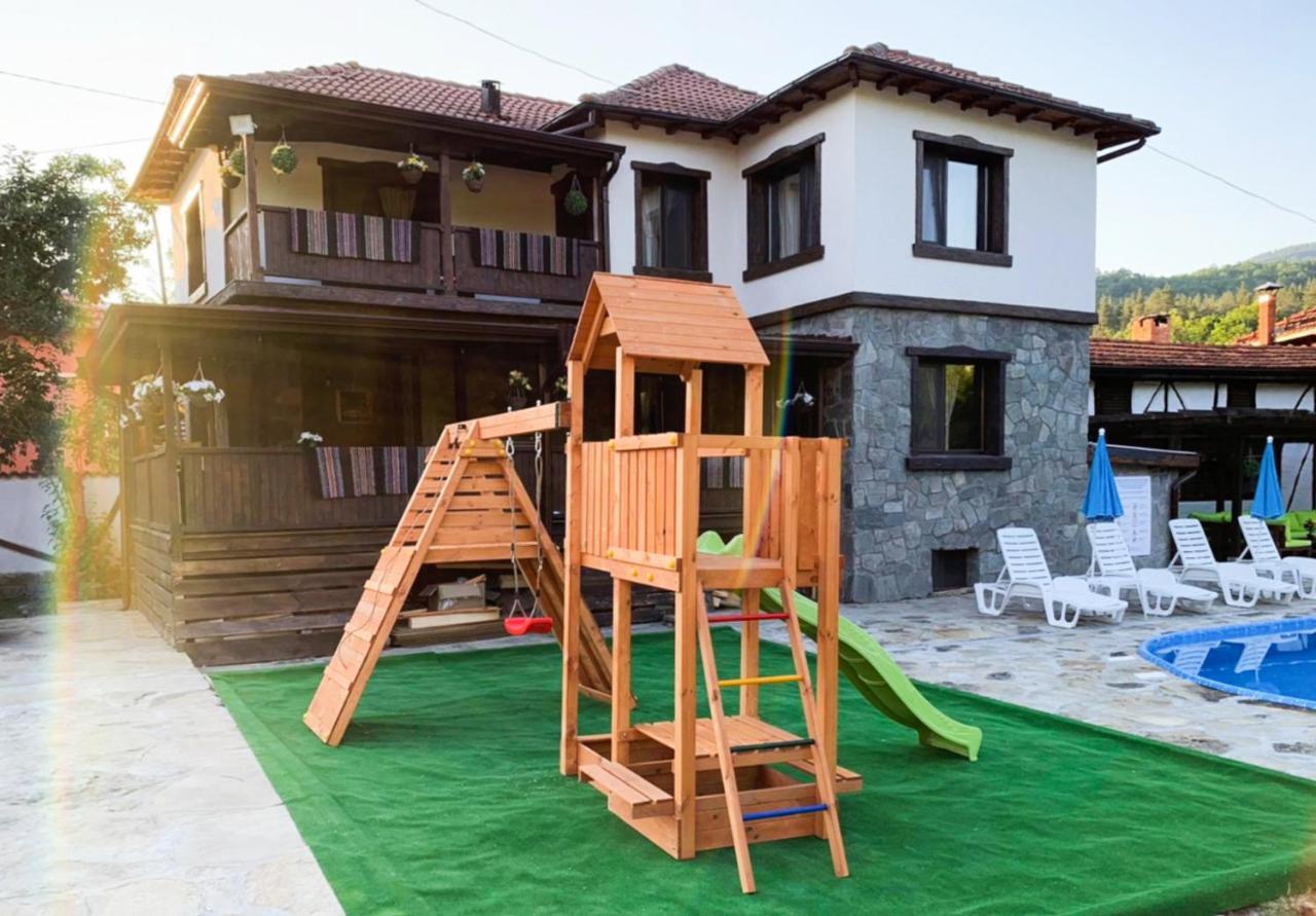 Карамановите Къщи Apriltsi  Esterno foto