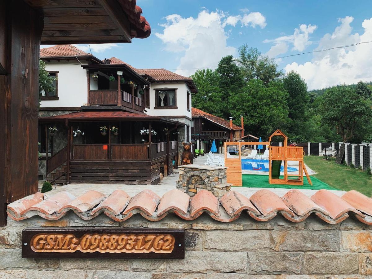Карамановите Къщи Apriltsi  Esterno foto