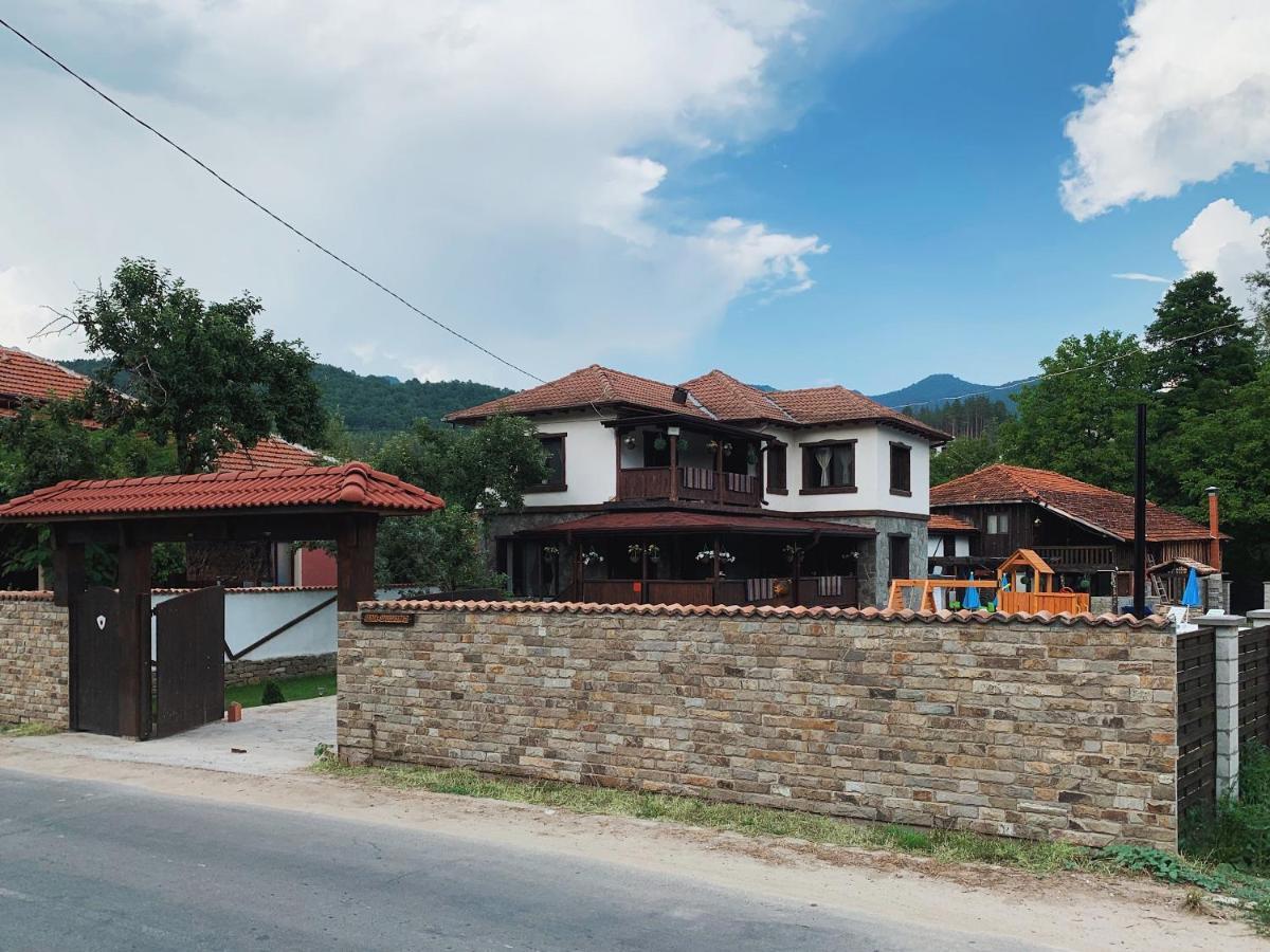 Карамановите Къщи Apriltsi  Esterno foto